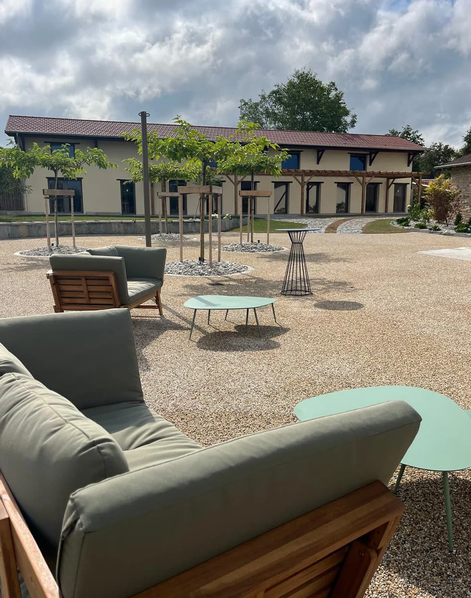 Espaces extérieur de la Grange aux Camélias - proche de Saint-Etienne 42