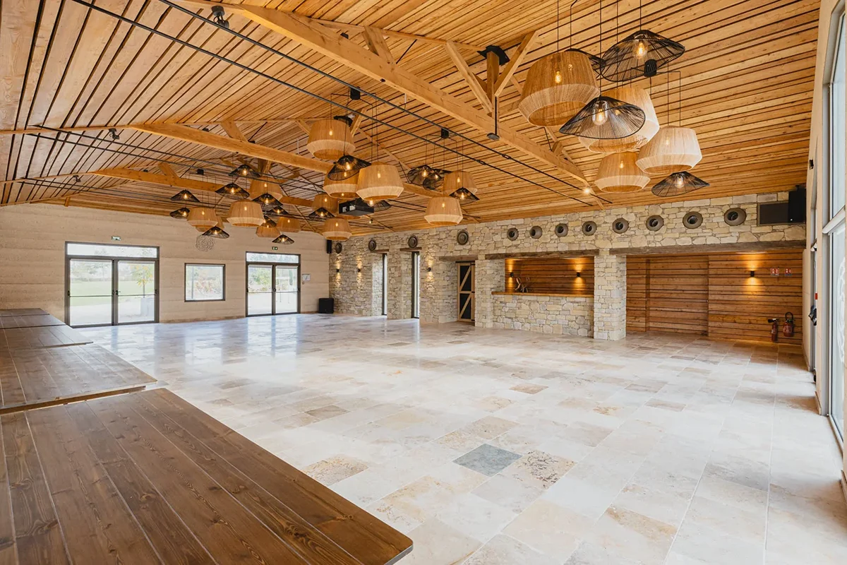 Salle mariage intérieur La Grange aux Camélias proche de Saint-Etienne 42